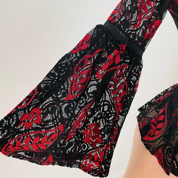 NWT $155 ROMEO & JULIET COUTURE Bohemian Black and Red LACE PEASANT TOP M - Picture 3 of 11